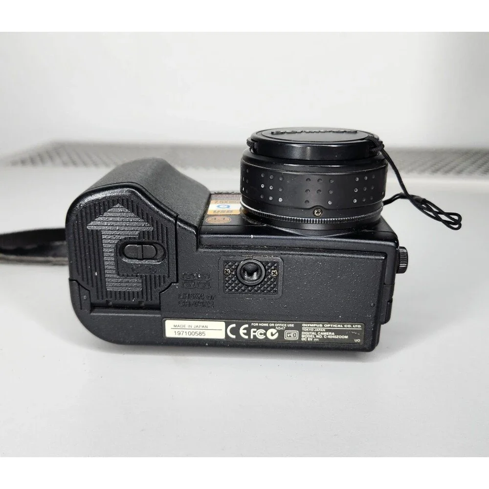 Olympus Camedia C-4040 ZOOM 7.5x LCD Digital Zoom 4.1 MP Wþ Kodak Case, Tested